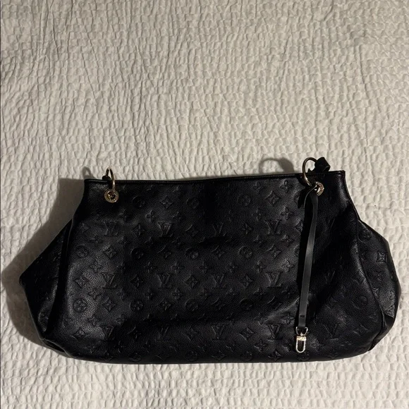 Black Women's Shoulder Bag - Picture 1 of 12